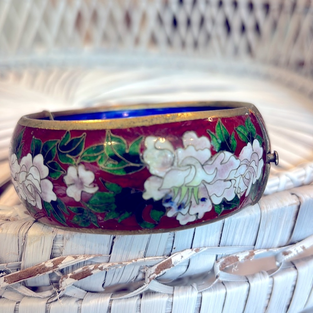 VTG Cloissone enamel bangle bracelet 1” wide white flower blossom blue lining
